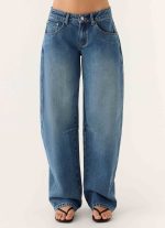 Stevie Low Rise Barrel Leg Denim Jeans - Mid Wash Blue - 图片 4
